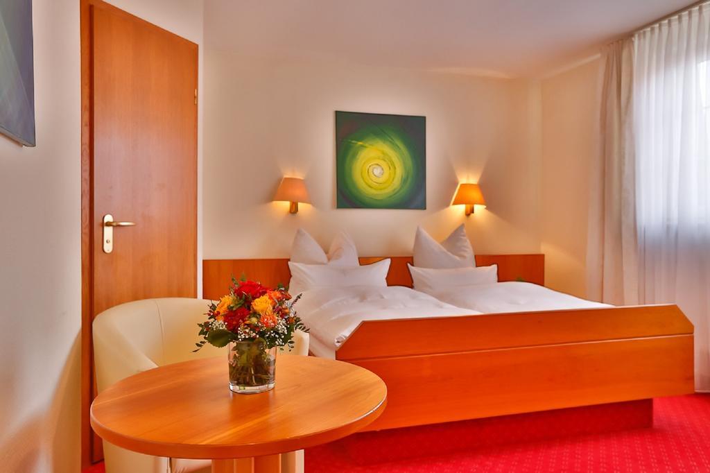 Mayers Waldhorn - Zwischen Reutlingen Und Tuebingen Kusterdingen Quarto foto