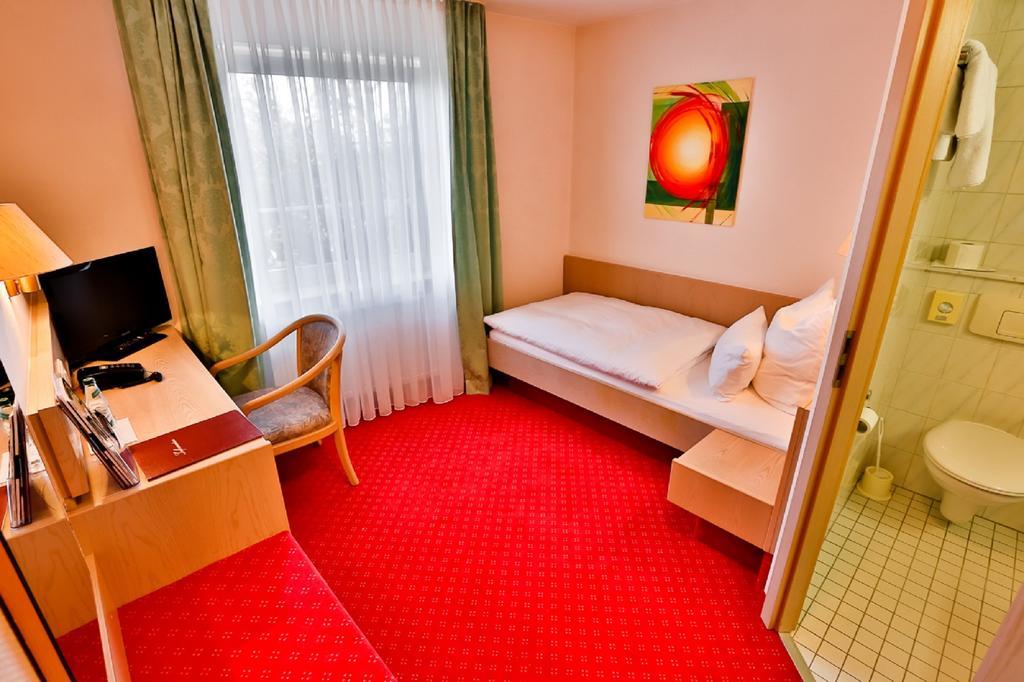 Mayers Waldhorn - Zwischen Reutlingen Und Tuebingen Kusterdingen Quarto foto